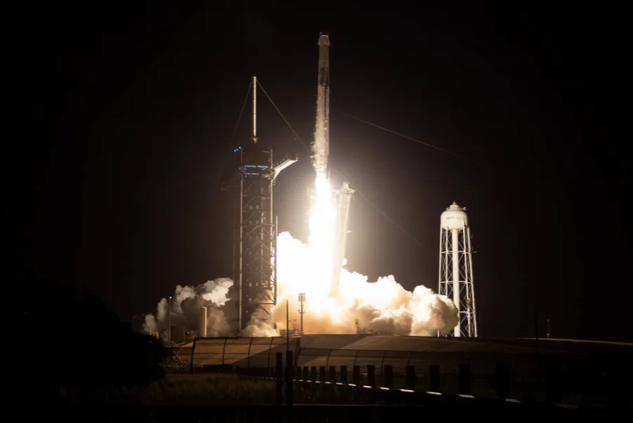 NASA用SpaceX飞龙号送四名宇航员前往国际太空站