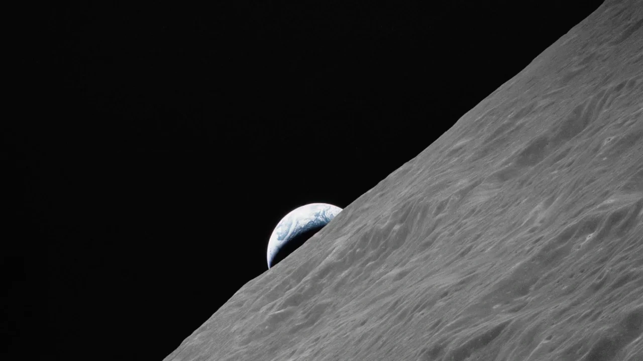 科学家研究发现废弃的阿波罗17号登月舱正在引发月球震动